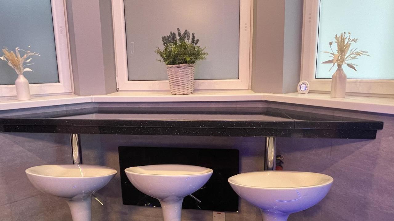 #1 Tgha Luxury Studio Apartment In Athlone Dış mekan fotoğraf